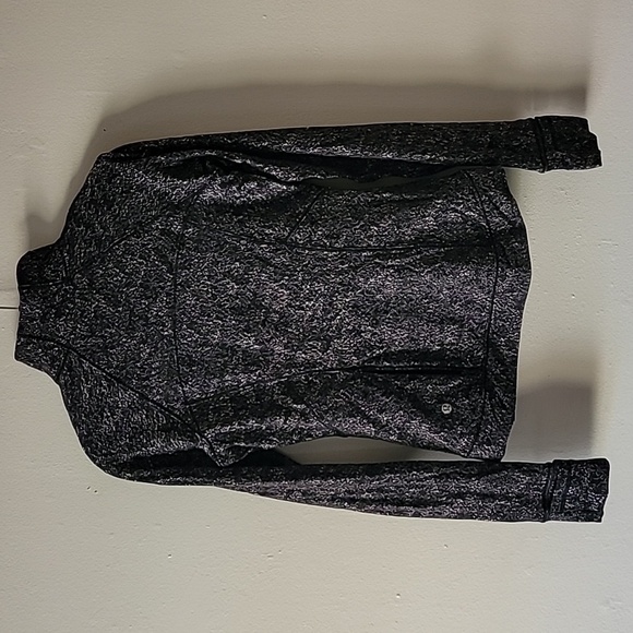 Lululemon Outrun The Elements Half Zip. Size 6. - Picture 7 of 9